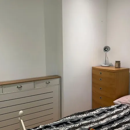 Boho Retro Newly Refurbed, 4 Double Bedroom House
