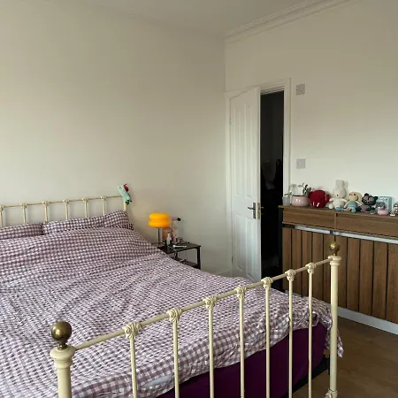 Boho Retro Newly Refurbed, 4 Double Bedroom House