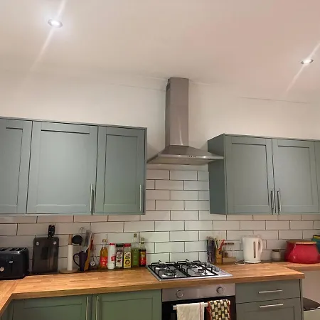 Holiday home Boho Retro Newly Refurbed, 4 Double Bedroom House