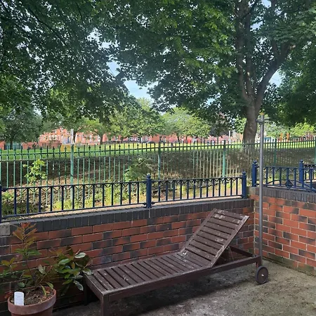 Holiday home Boho Retro Newly Refurbed, 4 Double Bedroom House *